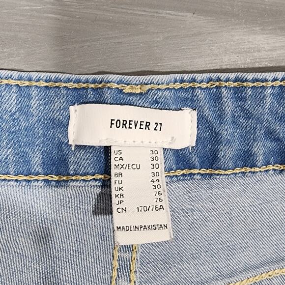 Forever 21 Jeans Slim Straight Light Wash Raw Hem Size 30 - Picture 3 of 9